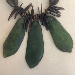 Vintage LES BERNARD Jade and Shell Sratement Necklace Chic Green Brown Choker